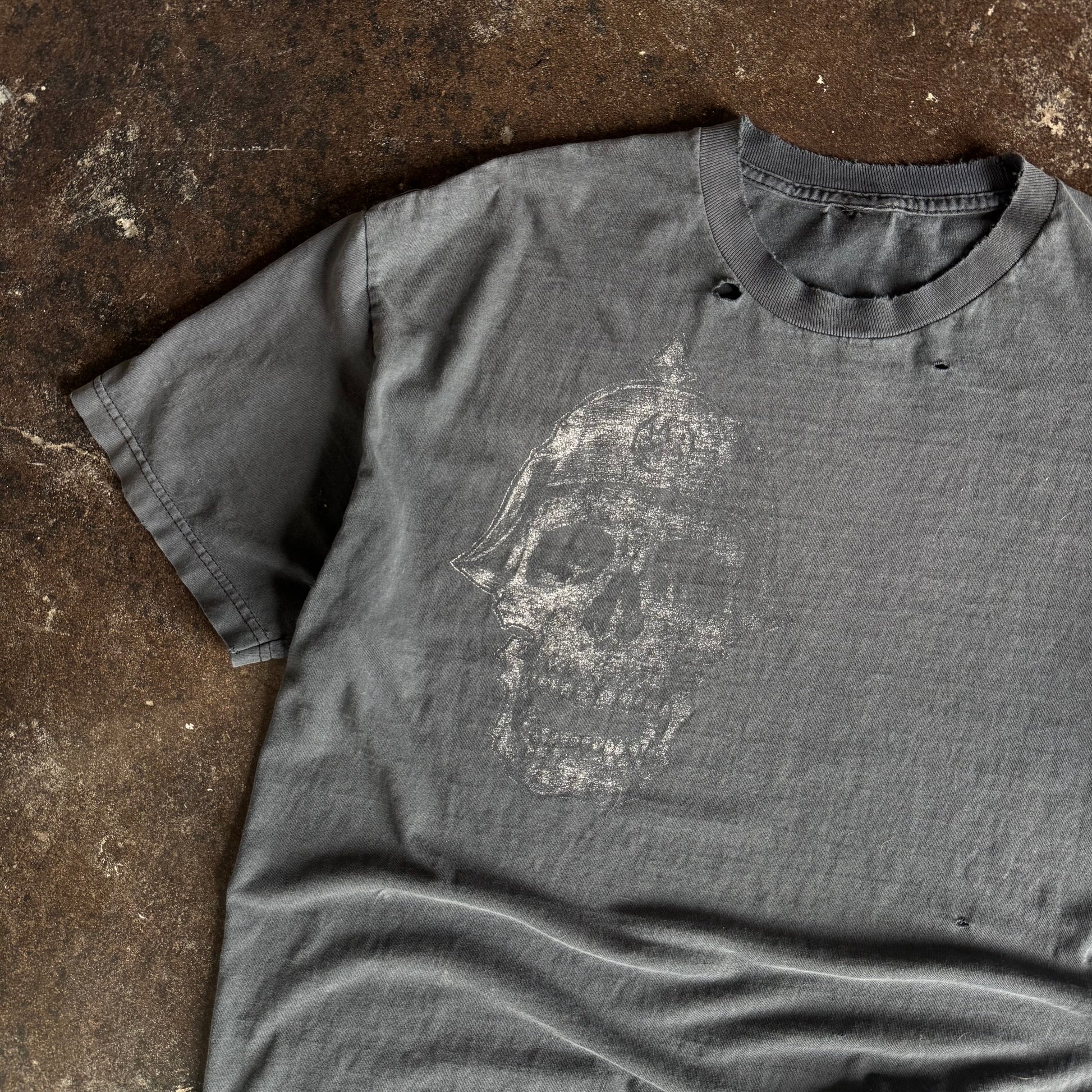 Y2K Metal Mulisha Helmet Skull Sun Faded Tee (XL)