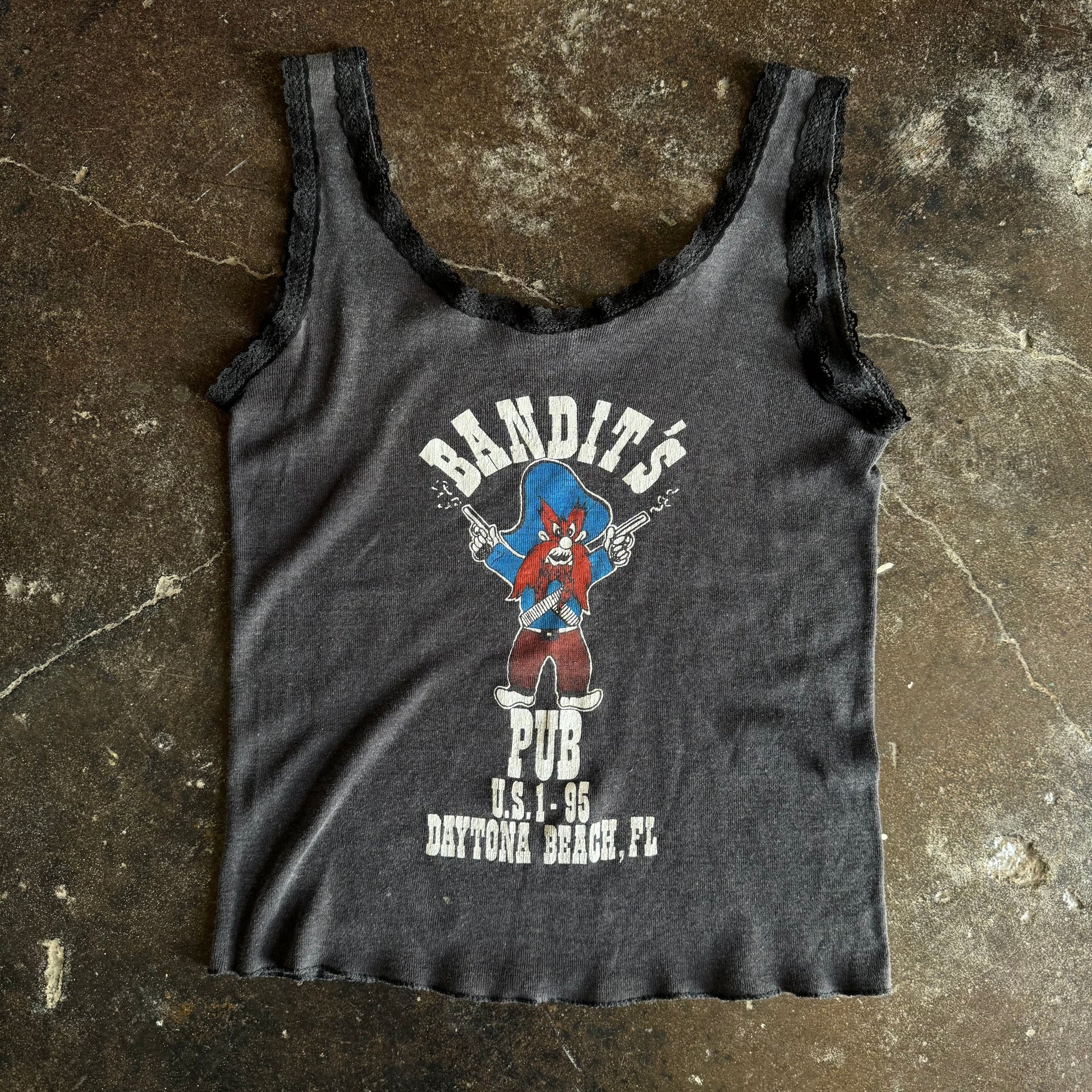 Vintage 1980s Bandits Pub Daytona Beach Florida womens tank top with Yosemite Sam gunslinger graphic on faded grey