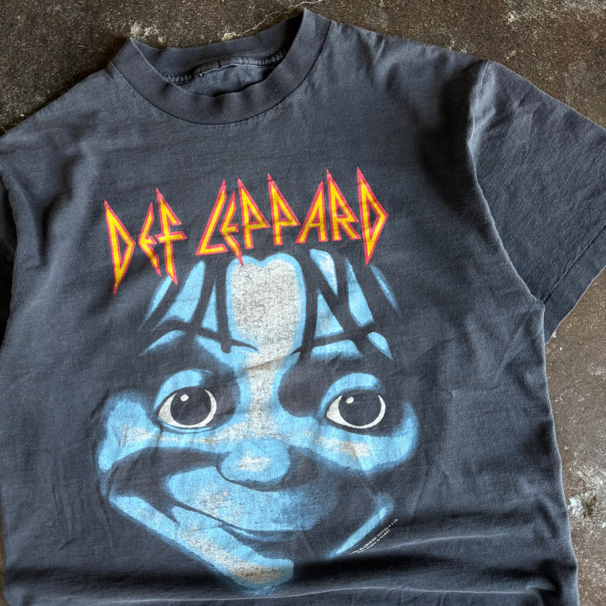 90’s Def Leppard Big Face Rock Band Tee (L)
