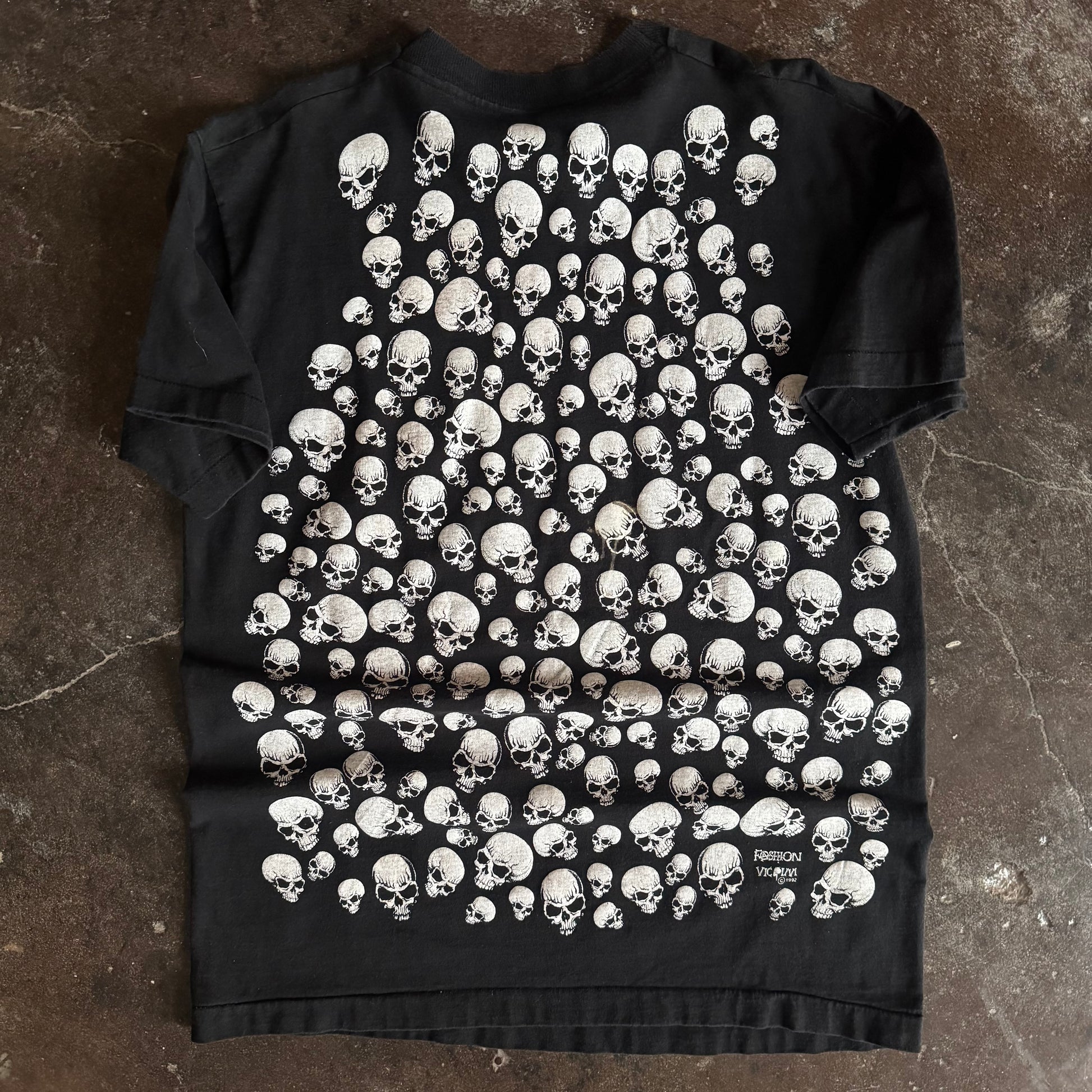 90’s Fashion Victim Skull Pile AOP Tee (XL)