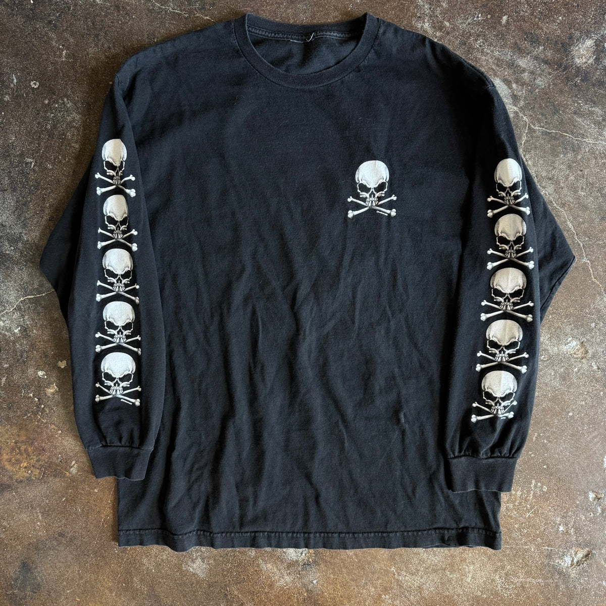 Y2K Skull and Crossbones Long Sleeve (XL)