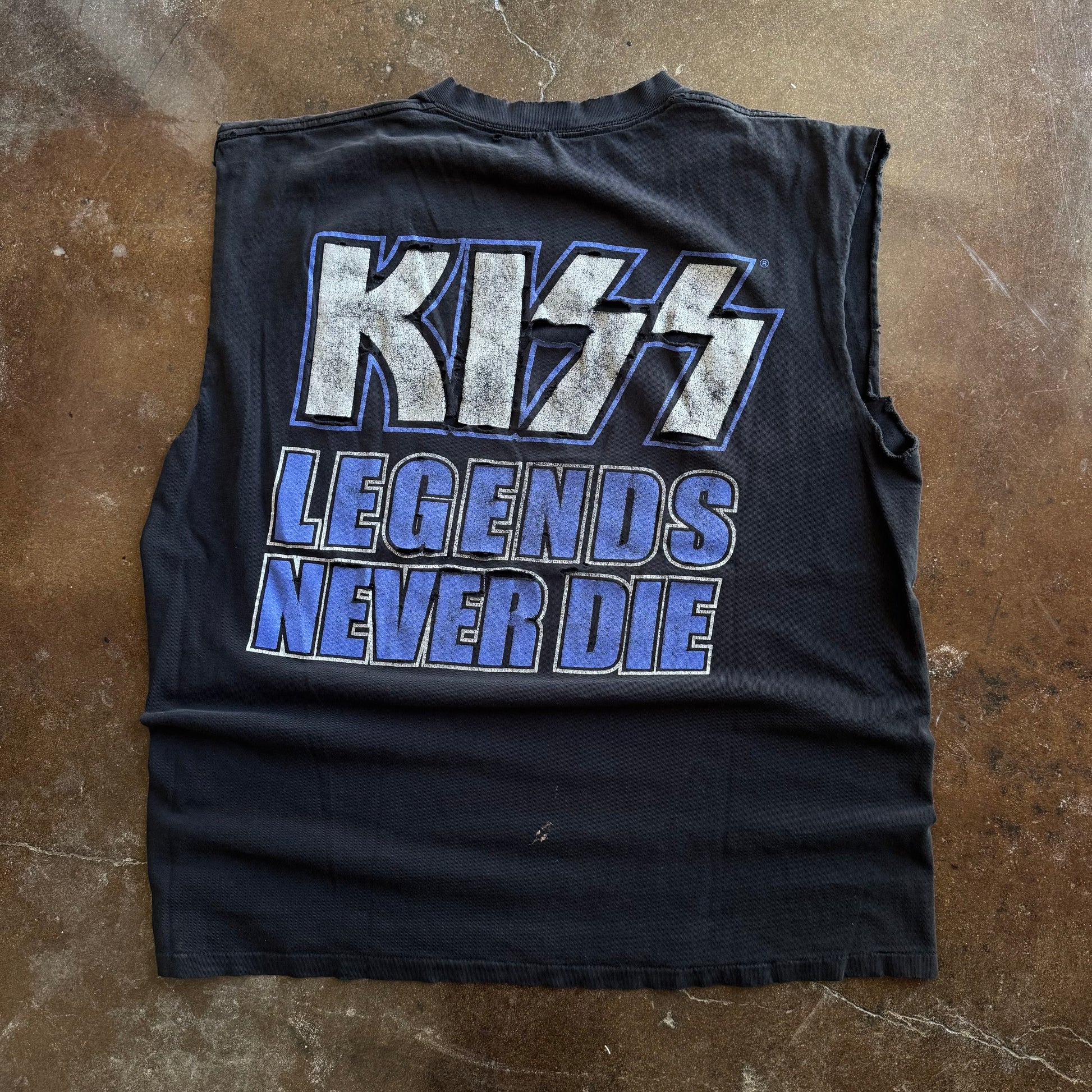 ‘00 Kiss Legends Never Die Distressed Cut Off Tee (XL)
