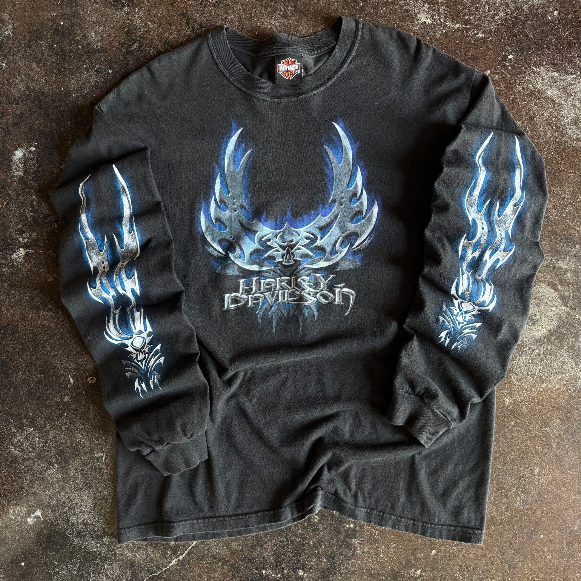 Vintage Y2K Harley-Davidson flaming blades blue chrome longsleeve t-shirt with skull and tribal sleeve prints on black