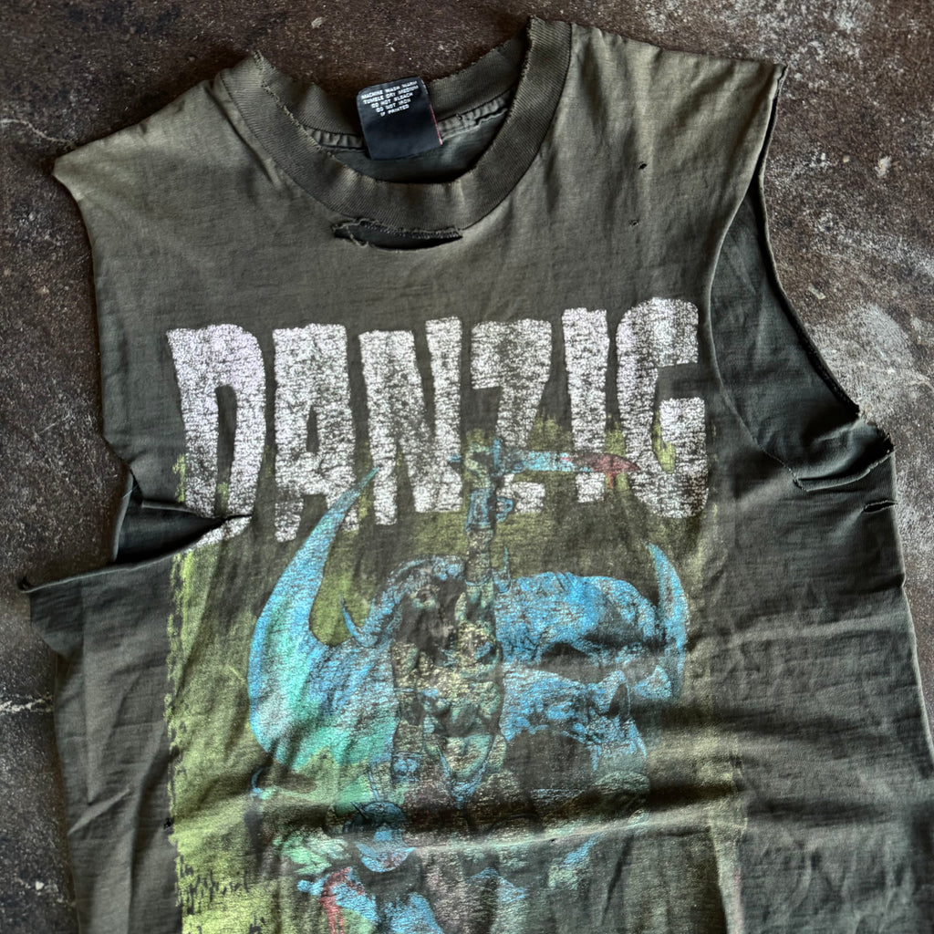 90’s Danzig Faded & Thrashed Cut-Off Band Tee (M)