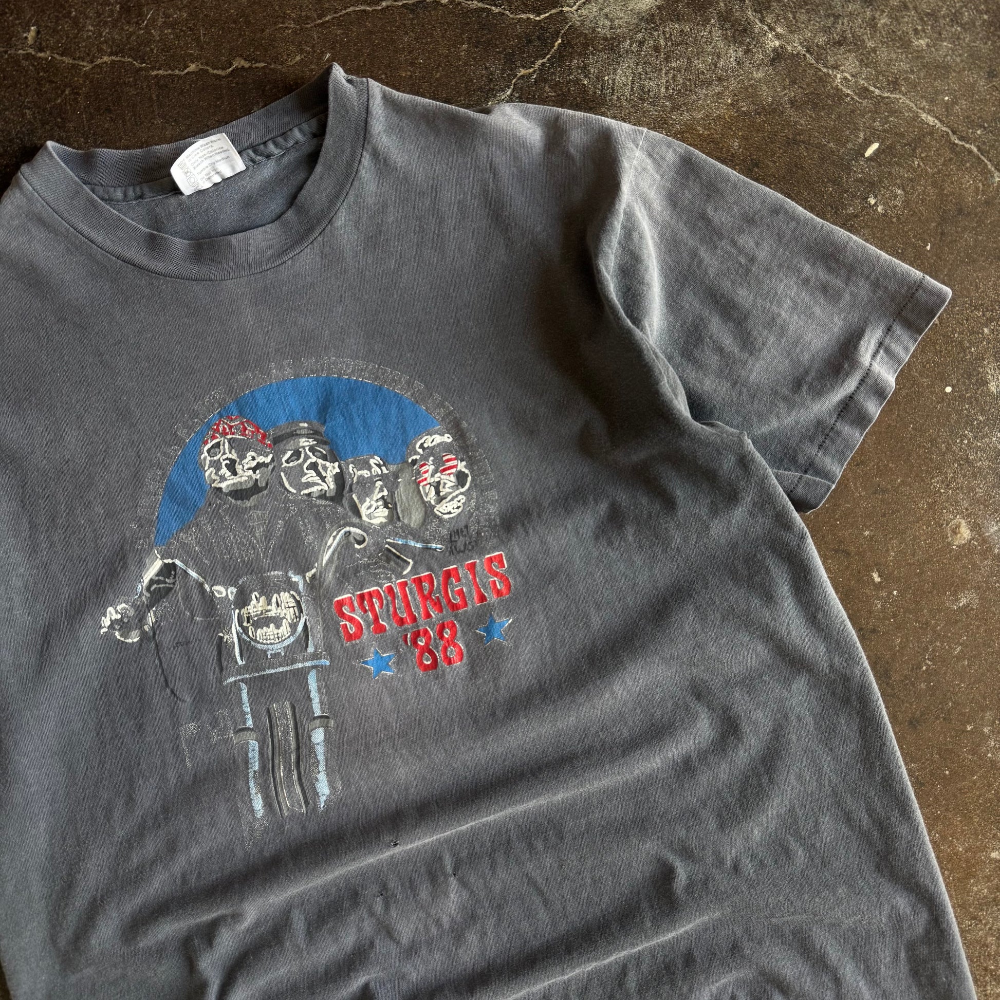 Additional detail on vintage Sturgis 88 Mount Rushmore biker tee