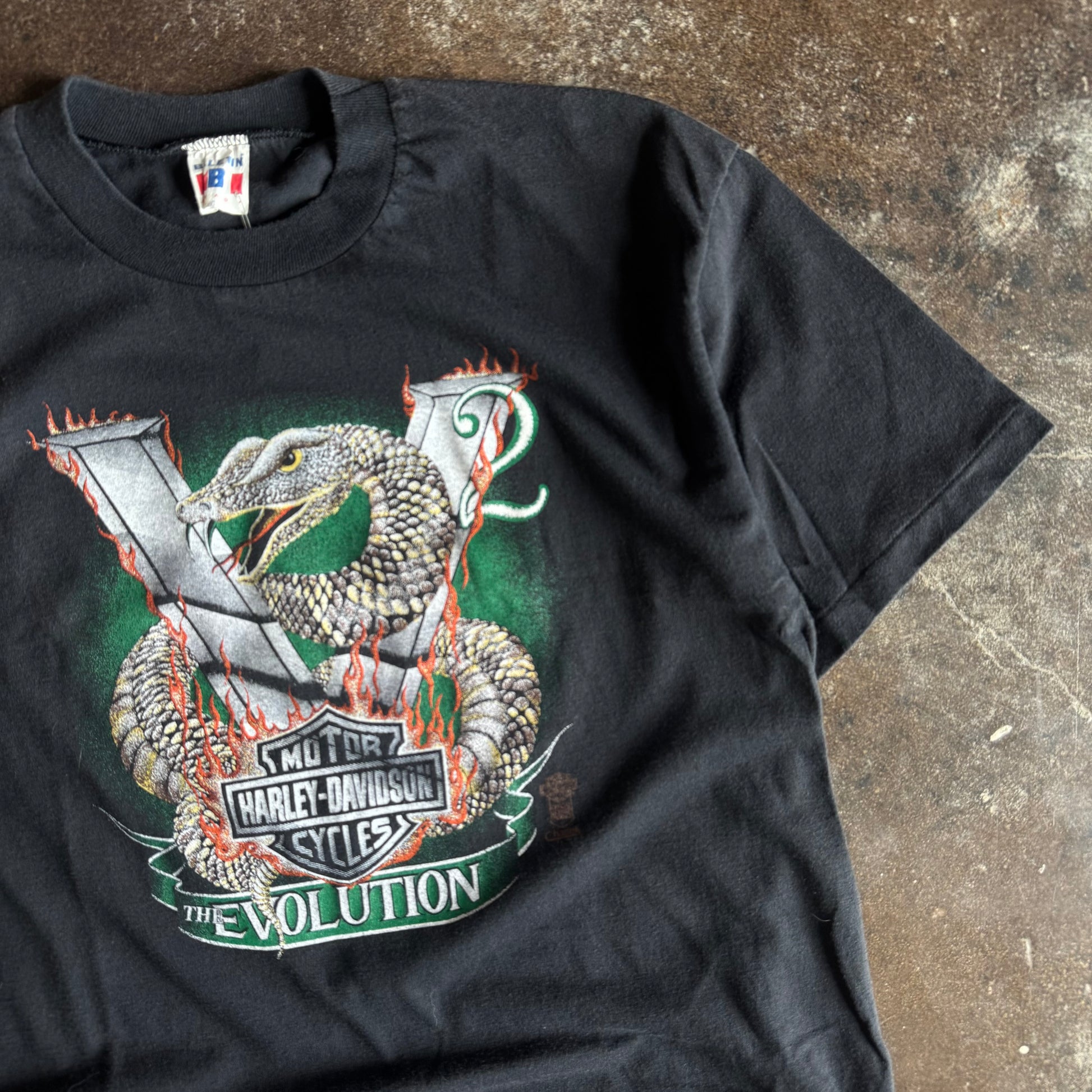 80’s Harley Davidson Canadian 3D Emblem “Evolution” Snake Tee (L)