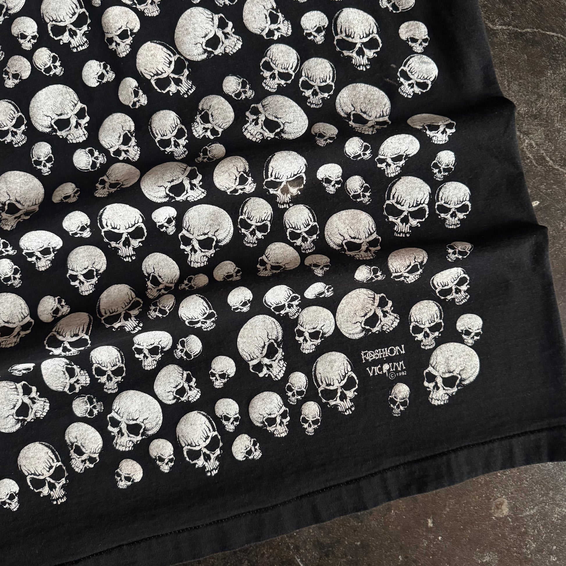 90’s Fashion Victim Skull Pile AOP Tee (XL)