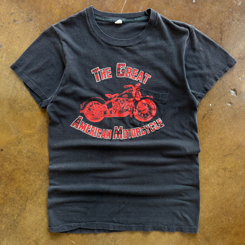 Black short-sleeve t-shirt with Speed-Custom graphic and pocket design, 70s style